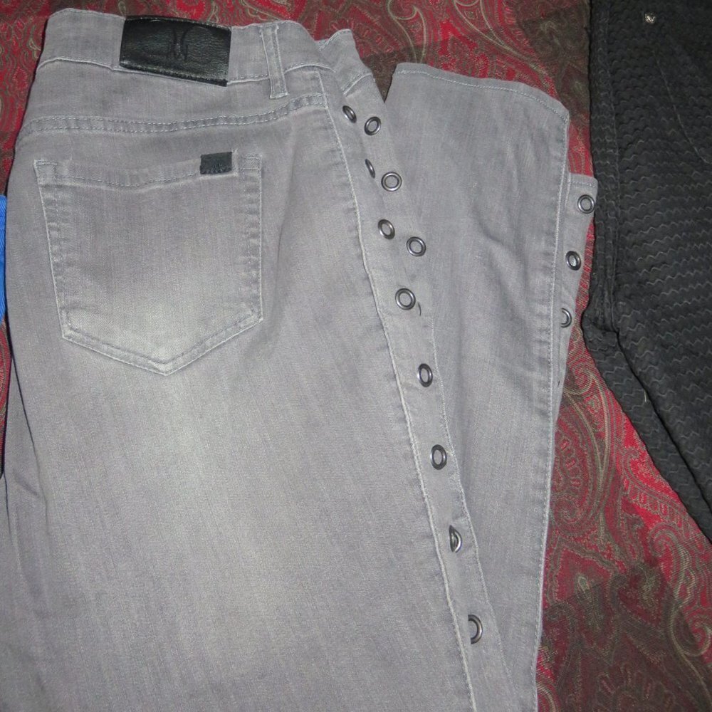 BOGO Catherine Malandrino Jeans  Capris Size 12 inseam 24 Rivets along seams
